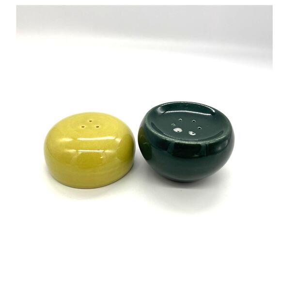 Vintage Russel Wright Iroquois China Yellow & Green Salt & Pepper Shakers - Picture 2 of 5